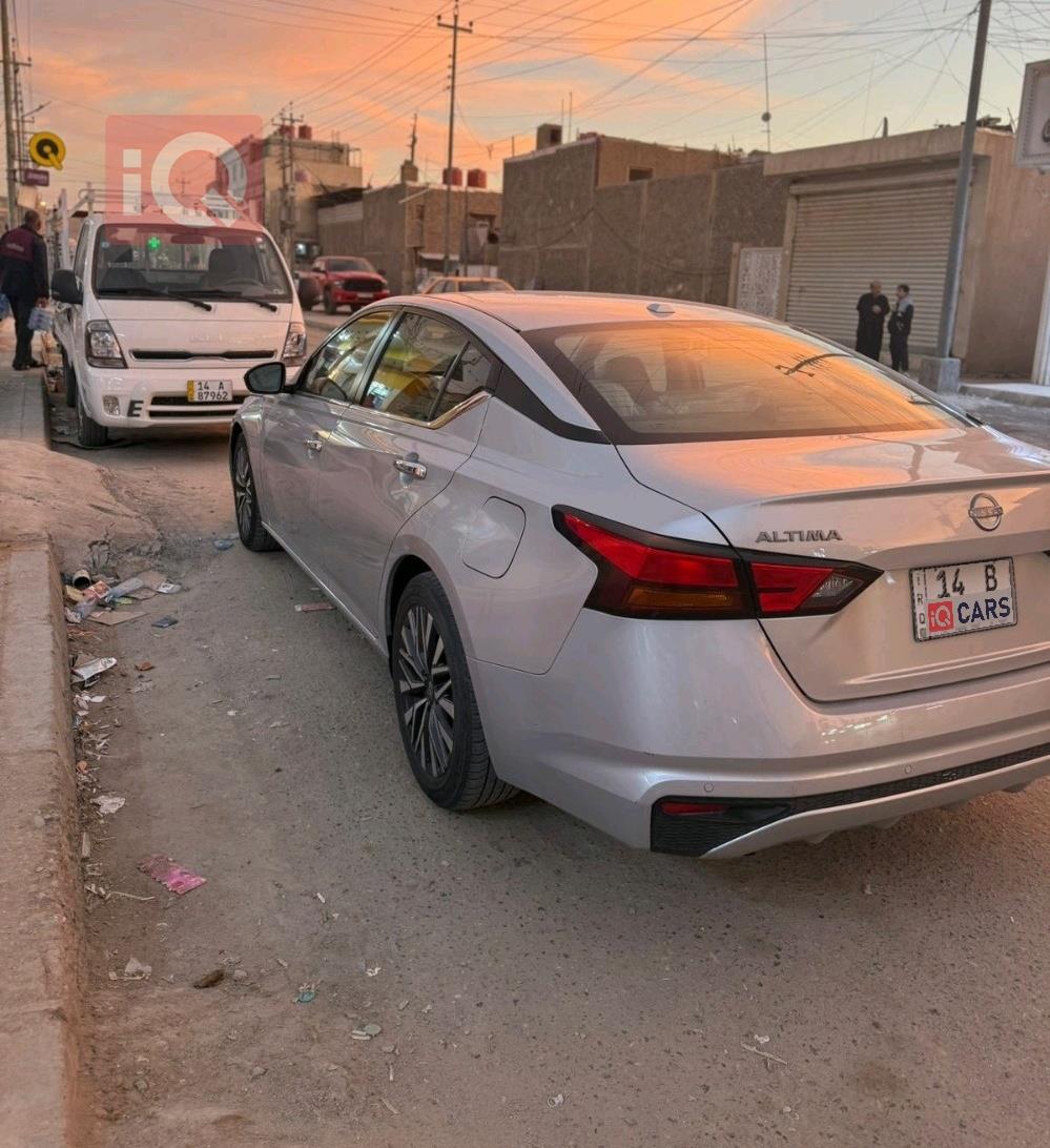 نيسان ألتيما